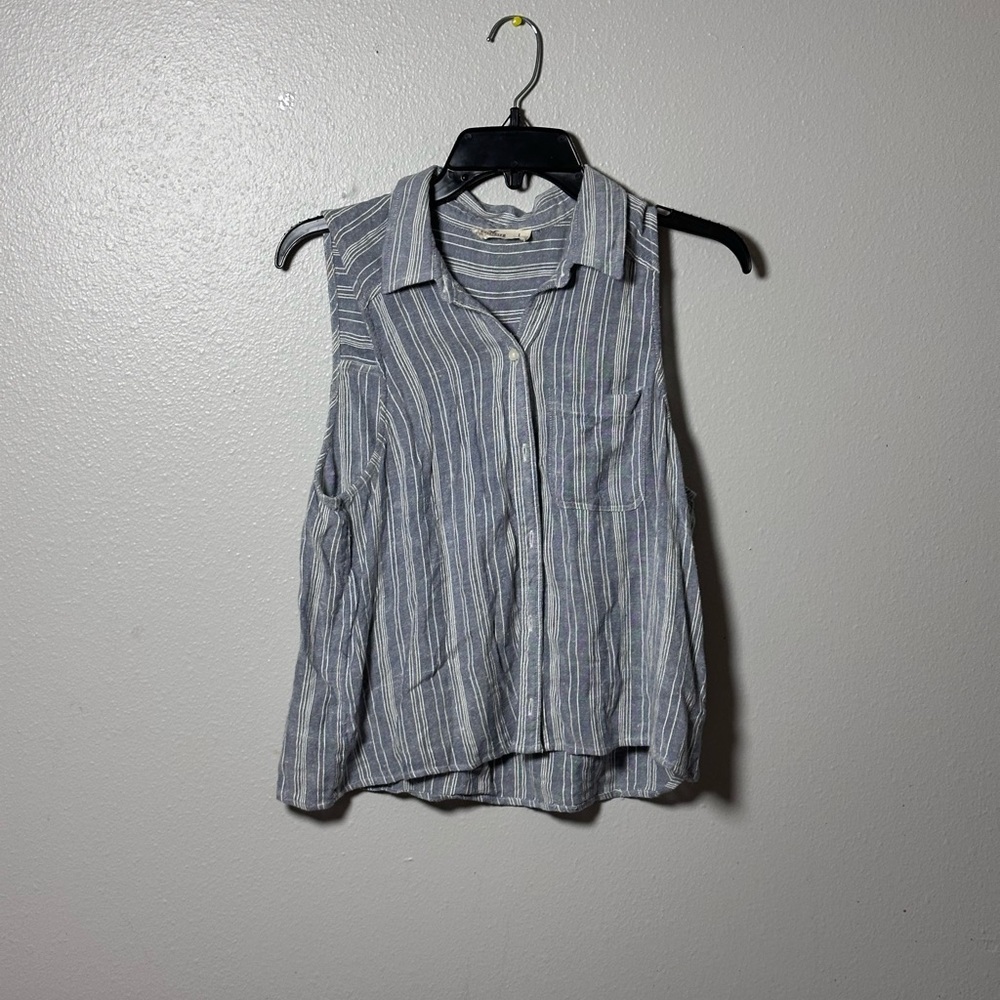 Hollister Women Gray Stripes Sleeveless Button Down Shirt size L.